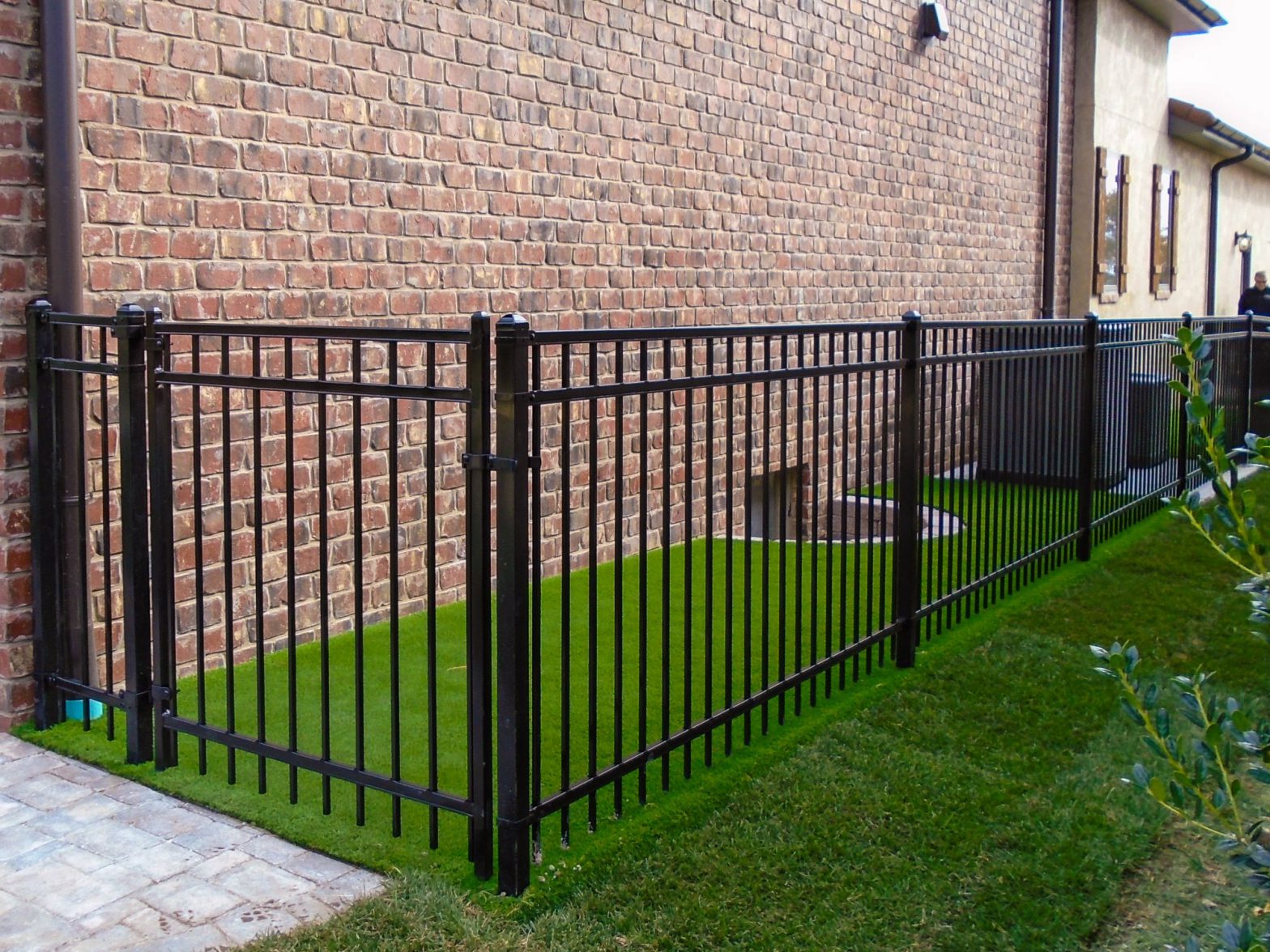 What You Need to Know About Ornamental Iron Fences for Springfield, Missouri