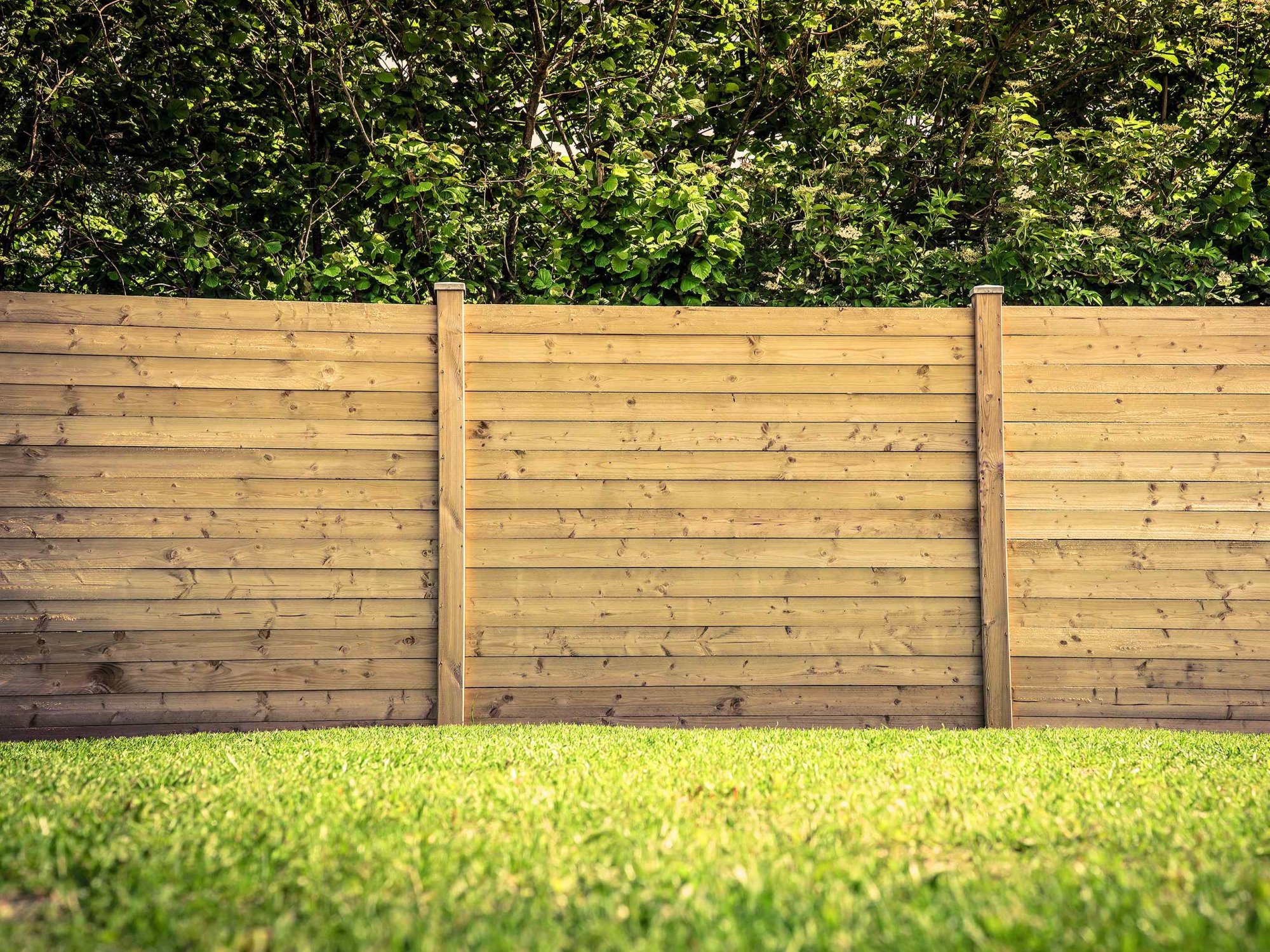 Clever MO horizontal style wood fence